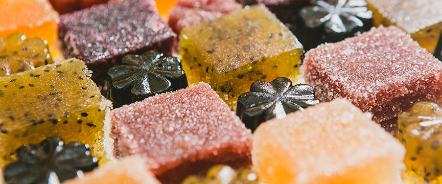 Fruta confitada en dulces y postres.